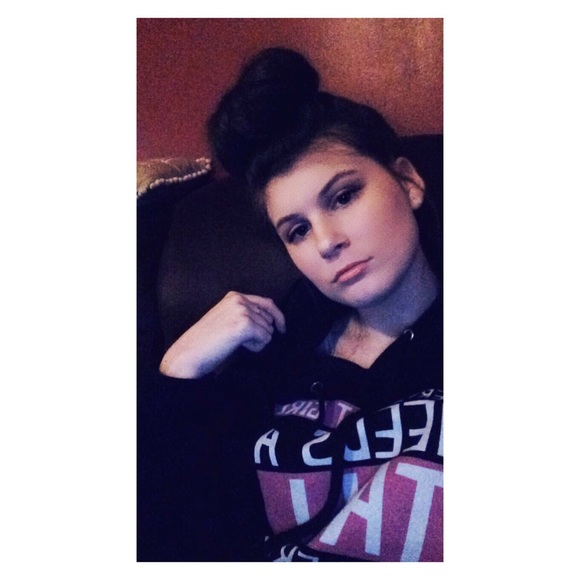 Meet the Posher Other - Meet your Posher, Chloe
